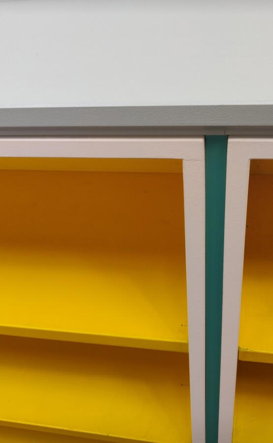 Farvemættet skoreol