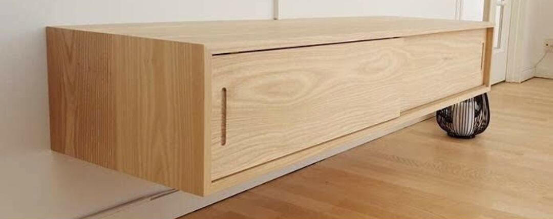 Hylde med opbevaring